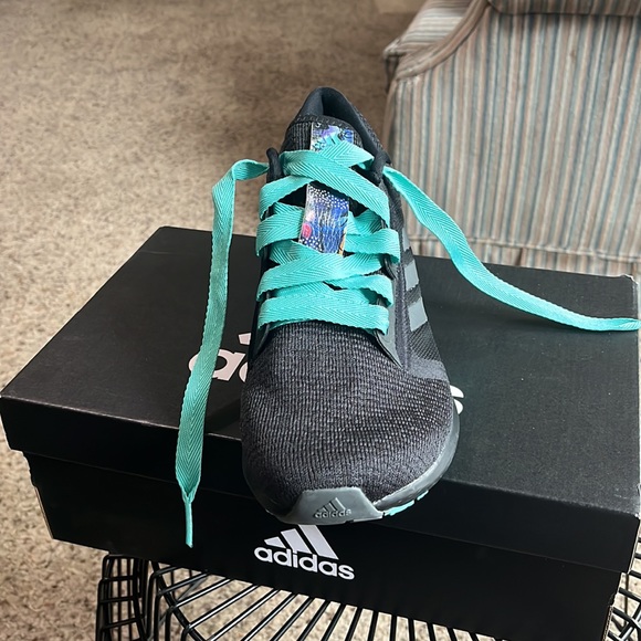 Adidas edge lux 4 running shoes. Size 9.5 - Picture 3 of 8